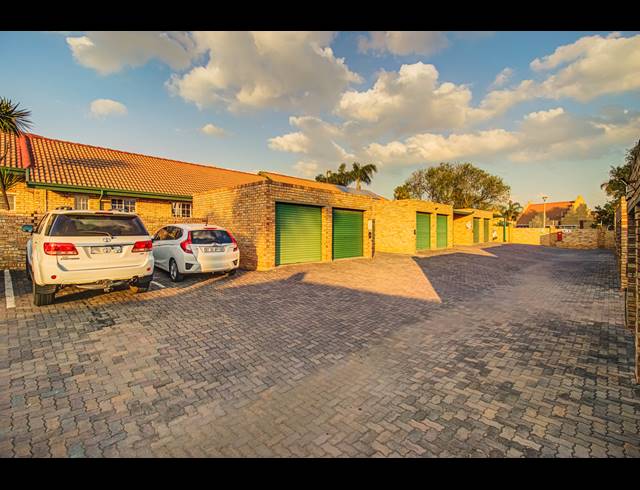 3 BEDROOM TOWNHOUSE FOR SALE IN GLEN MARAIS